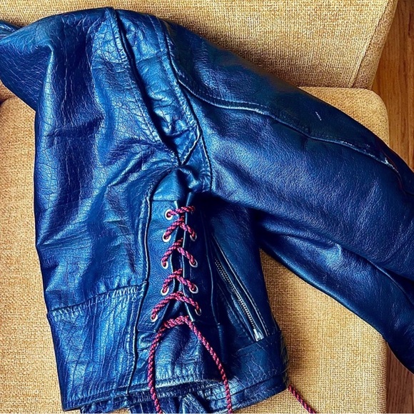 Vintage Genuine Leather Jacket! 🖤 - Picture 4 of 11